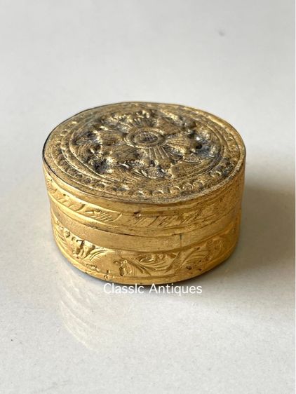 ตลับสีผึ้ง กระไหล่ทอง เก่าโบราณสะสมA3 รูปที่ 4