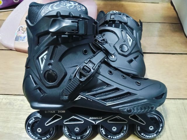 รองเท้าโรลเลอร์สเก็ตสำหรับผู้ใหญ่รองเท้าสเก็ตอินไลน์มืออาชีพ เบอร์ 45-46