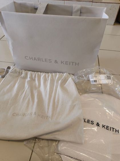 กระเป๋า charles and keith แท้ สภาพดีมากๆ ใช้งานน้อยมาก รูปที่ 8