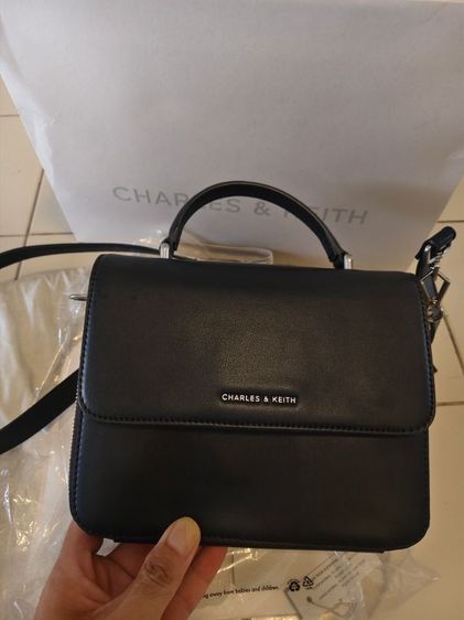 กระเป๋า charles and keith แท้ สภาพดีมากๆ ใช้งานน้อยมาก รูปที่ 6