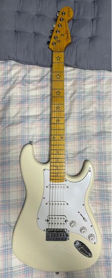 Fender กีต้าร์ไฟฟ้า