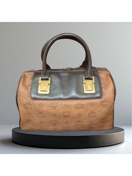 กระเป๋า MCM VISETO'S BOSTON BAG 30 สีน้ำตาลเข้ม รับประกันแท้ ไม่แท้ยินดีคืนเงิน รูปที่ 2