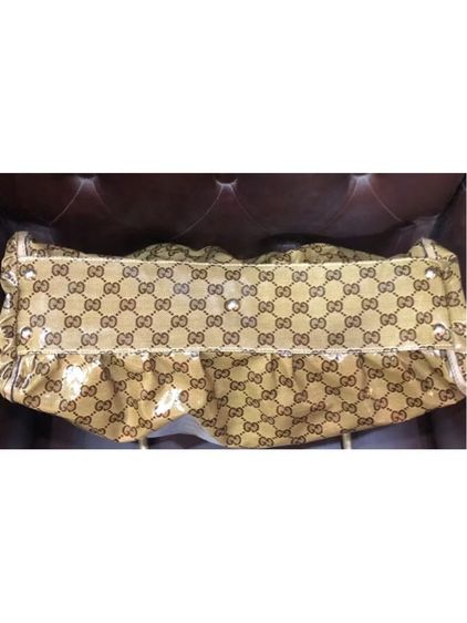 กระเป๋าโท๊ททรง D-Ring ของ Abbey Gucci Gold GG Crystal รับประกันของแท้  รูปที่ 5