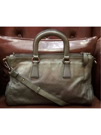 PRADA BL0739 กระเป๋าหนังถือ สะพายไหล่ สี AVIO SFUMATO รับประกันแท้  รูปที่ 2