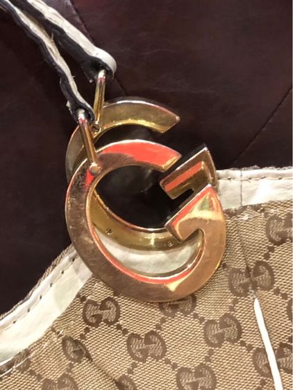 Gucci Brown GG Canvas Charlotte Shoulder Bag กระเป๋าคาดไหล่สีขาวเบจ รับประกันของแท้ ไม่แท้ยินดีคืนเงิน รูปที่ 4