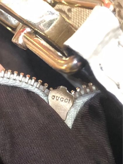 Gucci Brown GG Canvas Charlotte Shoulder Bag กระเป๋าคาดไหล่สีขาวเบจ รับประกันของแท้ ไม่แท้ยินดีคืนเงิน รูปที่ 8