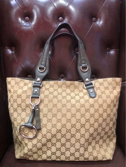 กุชชี่ กระเป๋าสะพายข้าง Gucci GG canvas สีน้ำตาลดำ x หนังสีเบจ แต่งโลหะสีเงิน tote 229852 รับประกันของแท้ 