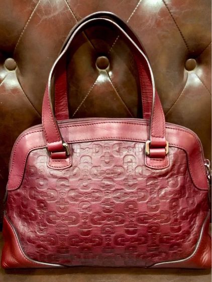 หนังแท้ Gucci กระเป๋าถือมือสอง หนังลูกวัวสีแดงเเข้มเลือดหมู ลายนูนรูปเกือกม้าของ Gucci รับประกันของแท้ ไม่แท้ยินดีคืนเงิน