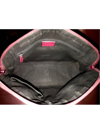 Gucci กระเป๋าถือมือสอง หนังลูกวัวสีแดงเเข้มเลือดหมู ลายนูนรูปเกือกม้าของ Gucci รับประกันของแท้ ไม่แท้ยินดีคืนเงิน รูปที่ 6