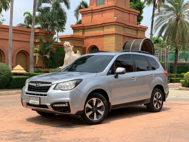 รถ Subaru Forester 2.0 i สี เทา
