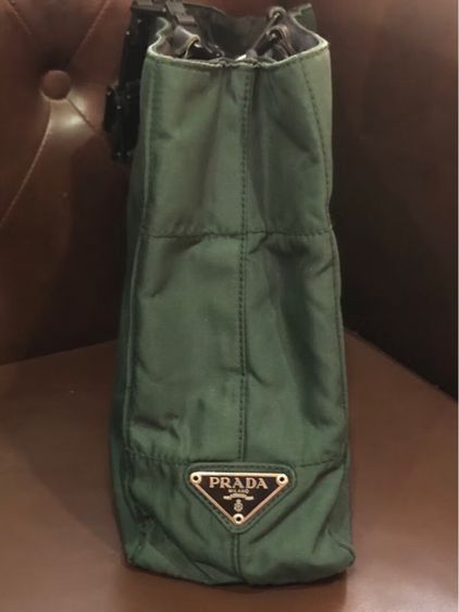 กระเป๋าสะพายไหล่สายโซ่สีเขียว Prada Tessuto รับประกันของแท้  รูปที่ 4