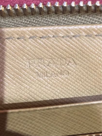 กระเป๋าสตางค์ใบยาวปราด้า. กระเป๋า Prada Tan สไตล์วินเทจ  กระเป๋าหนังซาฟเฟียโน สีแทนเจาะรูขอบสีขาว รับประกันของแท้  รูปที่ 6