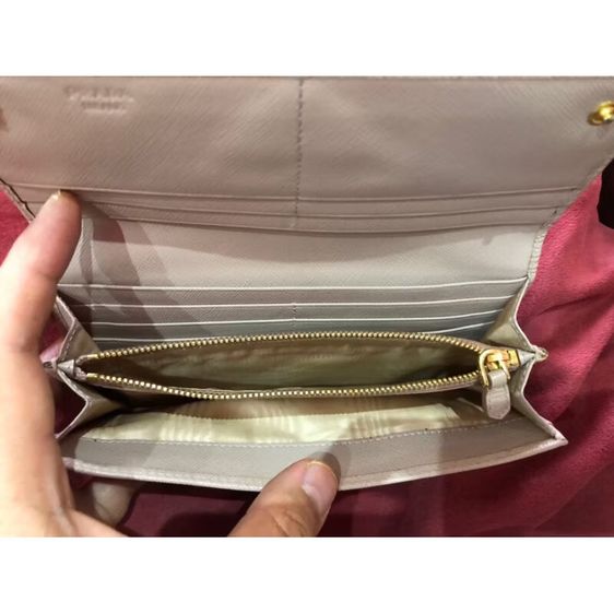 Prada Beige Saffiano Lux Leather Flap กระเป๋าสตางค์ยาวคอนติเนนตัล รับประกันของแท้ รูปที่ 7