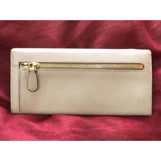 Prada Beige Saffiano Lux Leather Flap กระเป๋าสตางค์ยาวคอนติเนนตัล รับประกันของแท้ รูปที่ 2