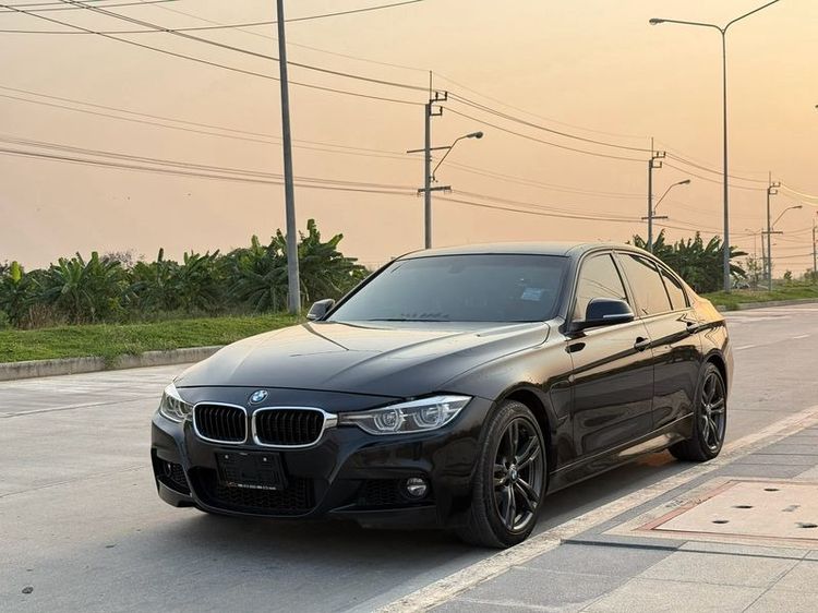 BMW Series 3 2017 330e Sedan ปลั๊กอินไฮบริด (PHEV) ไม่ติดแก๊ส เกียร์อัตโนมัติ ดำ