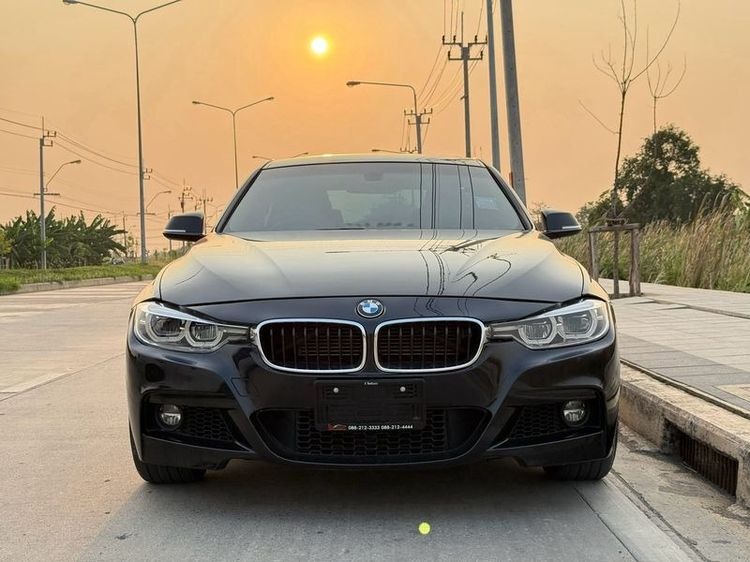 BMW Series 3 2017 330e Sedan ปลั๊กอินไฮบริด (PHEV) ไม่ติดแก๊ส เกียร์อัตโนมัติ ดำ รูปที่ 2