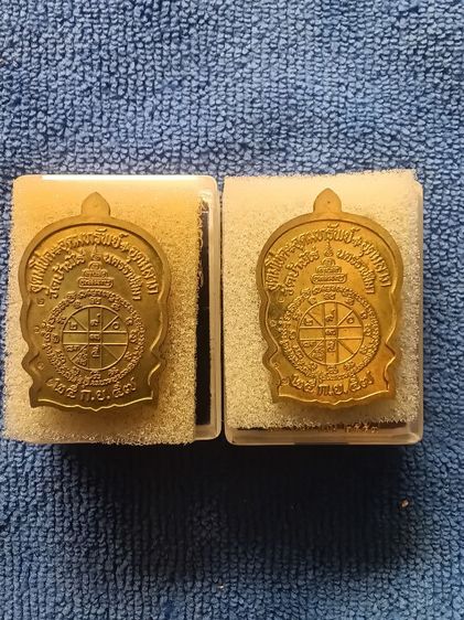 เหรียญนั่งพาน ชนะมาร2 ล.พ.คูณ วัดบ้านไร่ ปี2557 กล่องเดิม มีโค๊ตหมายเลข รูปที่ 3