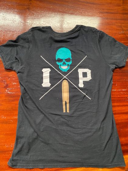 เสื้อยืดสีดำ