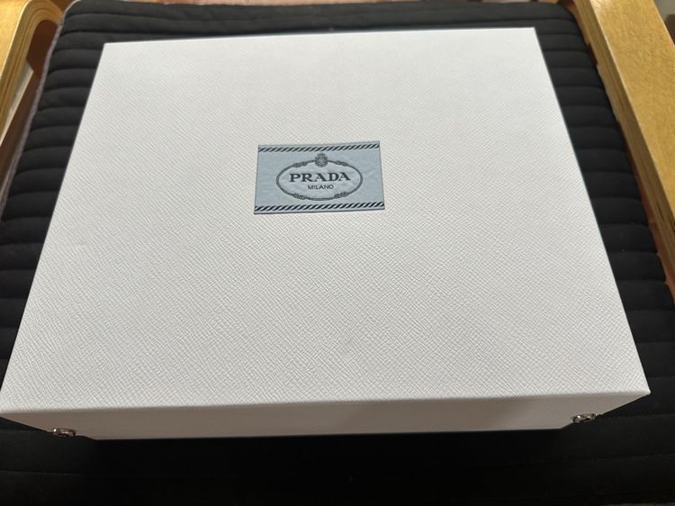 ขายกล่องใส่กระเป๋า Prada ซื้อจาก Amsterdam
