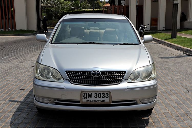 รถ Toyota Camry 2.0 E สี บรอนซ์เงิน