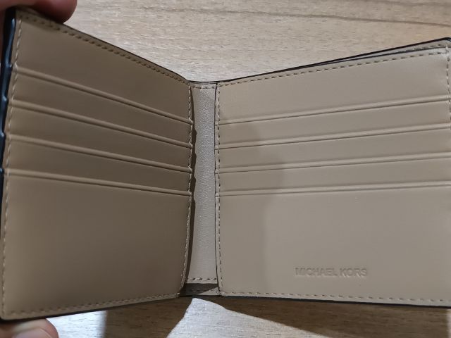 กระเป๋าตังค์ Michel Kors Billfold wallet ชายแบบบาง สภาพมือหนึ่ง รูปที่ 3