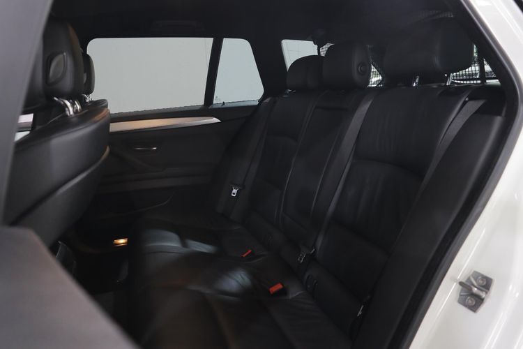 BMW Series 5 2012 520d Sedan ดีเซล ไม่ติดแก๊ส เกียร์อัตโนมัติ ขาว รูปที่ 4