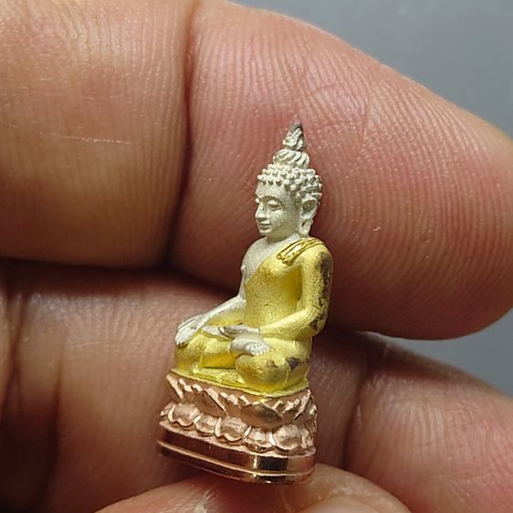 พระชัยวัฒน์ไพรีพินาศ เนื้อเงินชุบสามกษัตริย์ ฉลองพระชนมายุ 84 พรรษา สมเด็จพระสังฆราช สกลมหาสังฆปริณายก วัดบวรนิเวศวิหาร ปี2540 พร้อมกล่องเดิ รูปที่ 6