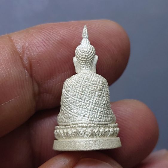 พระแก้วมรกต สธ. เครื่องทรงฤดูหนาว ลอยองค์ เนื้อเงินพ่นทราย สมเด็จพระเทพฯจัดสร้าง วัดบวรนิเวศวิหาร ปี 2538 พร้อมกล่องเดิม รับประกันแท้ รูปที่ 4