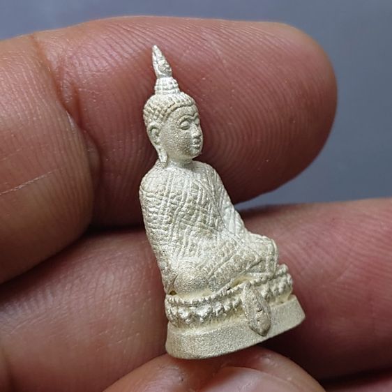 พระแก้วมรกต สธ. เครื่องทรงฤดูหนาว ลอยองค์ เนื้อเงินพ่นทราย สมเด็จพระเทพฯจัดสร้าง วัดบวรนิเวศวิหาร ปี 2538 พร้อมกล่องเดิม รับประกันแท้ รูปที่ 5