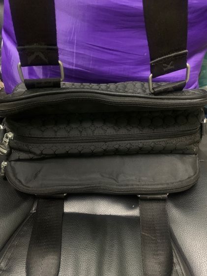 กระเป๋าถือสีดำ รูปที่ 2