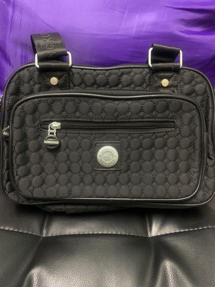 กระเป๋าถือสีดำ