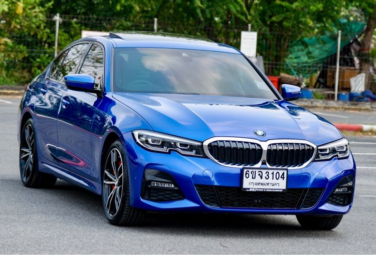 รถ BMW Series 3 330e สี น้ำเงิน