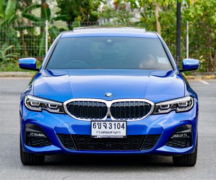 BMW Series 3 2020 330e Sedan ปลั๊กอินไฮบริด (PHEV) ไม่ติดแก๊ส เกียร์อัตโนมัติ น้ำเงิน รูปที่ 2