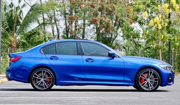 BMW Series 3 2020 330e Sedan ปลั๊กอินไฮบริด (PHEV) ไม่ติดแก๊ส เกียร์อัตโนมัติ น้ำเงิน รูปที่ 4