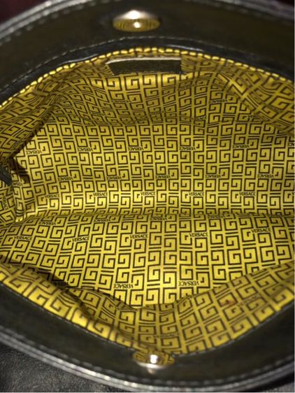 กระเป๋าถือ GIANNI VERSACE หนังสีดำ Lining All Over Pattern Silver Hardware ของแท้ ไม่แท้ยินดีคืนเงิน รูปที่ 7