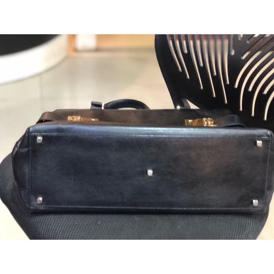 Salvatore Ferragamo กระเป๋าโท้ทหนังสีดำ Gancini รับประกันของแท้ รูปที่ 8