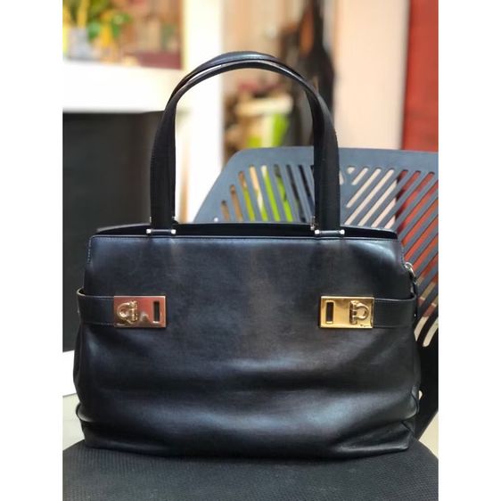Salvatore Ferragamo กระเป๋าโท้ทหนังสีดำ Gancini รับประกันของแท้