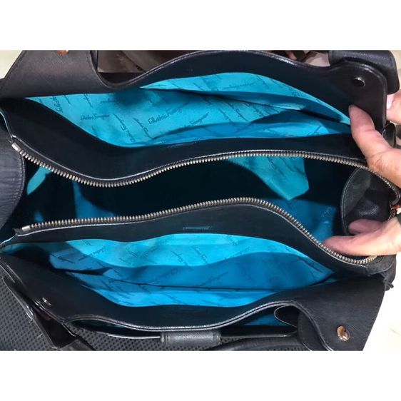 Salvatore Ferragamo กระเป๋าสะพายหนัง Gancini รับประกันของแท้  รูปที่ 4