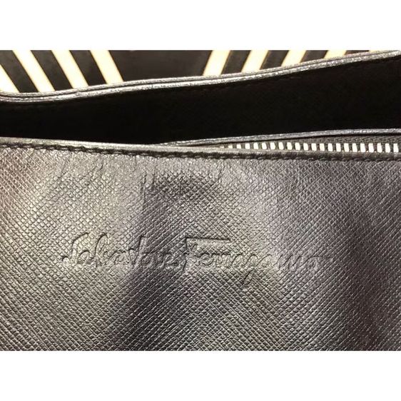 Salvatore Ferragamo กระเป๋าสะพายหนัง Gancini รับประกันของแท้  รูปที่ 3