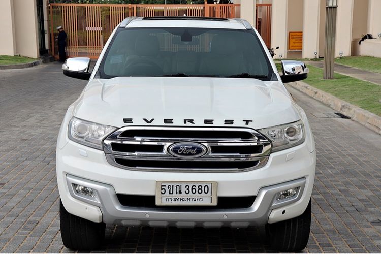 รถ Ford Everest 3.2 Titanium Plus 4WD สี ขาว