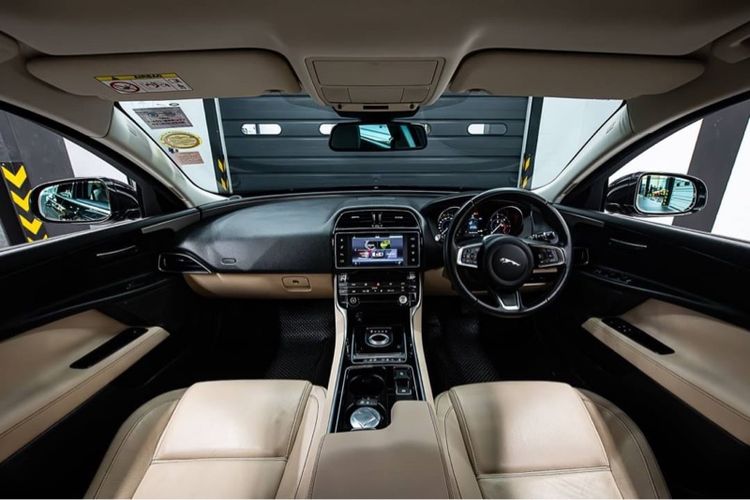 Jaguar XE 2018 2.0 R-Sport Sedan ดีเซล ไม่ติดแก๊ส เกียร์อัตโนมัติ ดำ รูปที่ 4