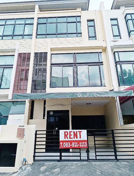 ขายหรือเช่า Home Office บนถนนศรีวรา ย่าน Town in Town