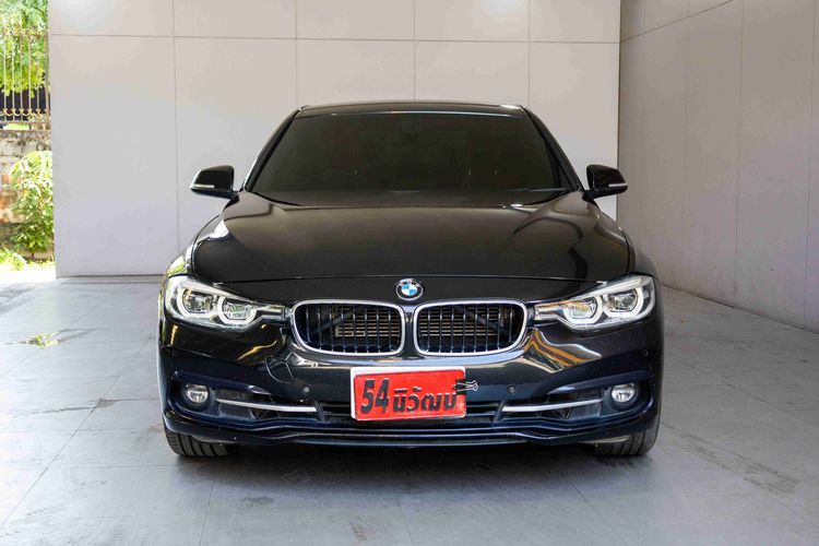 BMW Series 3 2018 330e Sedan ปลั๊กอินไฮบริด (PHEV) ไม่ติดแก๊ส เกียร์อัตโนมัติ ดำ รูปที่ 2