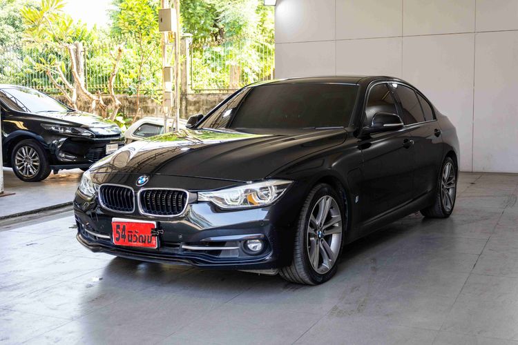 BMW Series 3 2018 330e Sedan ปลั๊กอินไฮบริด (PHEV) ไม่ติดแก๊ส เกียร์อัตโนมัติ ดำ รูปที่ 3