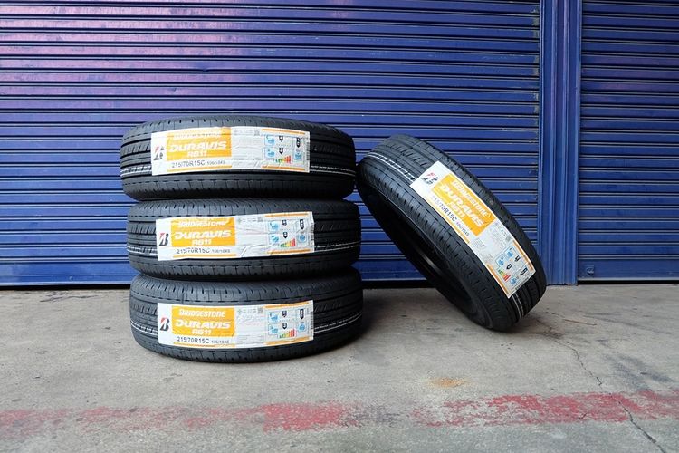 ยางใหม่ Bridgestone รุ่น Duravis R611 ขนาด 215 70R15 ปี25