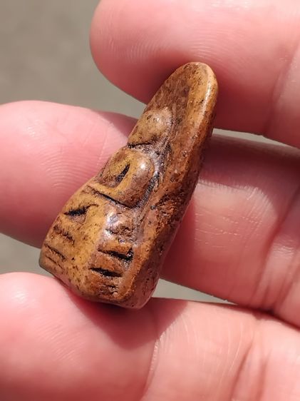 พระคง กรุวัดพระคงฤาษี จังหวัดลำพูน กรุเก่า สีพิกุล เนื้อดิน จัดมาก ขนาด กว้าง 1.8 ซม. สูง 3 ซม.พระสวย พระเต็มฟร์อม แท้ ดูง่าย หายาก     พระค รูปที่ 5