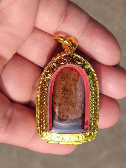 พระคง กรุวัดพระคงฤาษี จังหวัดลำพูน กรุเก่า สีพิกุล เนื้อดิน จัดมาก ขนาด กว้าง 1.8 ซม. สูง 3 ซม.พระสวย พระเต็มฟร์อม แท้ ดูง่าย หายาก     พระค รูปที่ 2