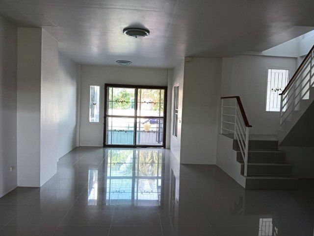 ไม่ใช่ ขายด่วน ทาวน์เฮ้าส์ 3ห้องนอน2ห้องน้ำ ม.นันทวันสุกลดี หนองจอก รูปที่ 2