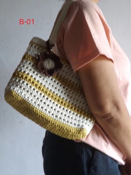 กระเป๋าสะพายข้าง งานถักโครเชต์ รูปที่ 3