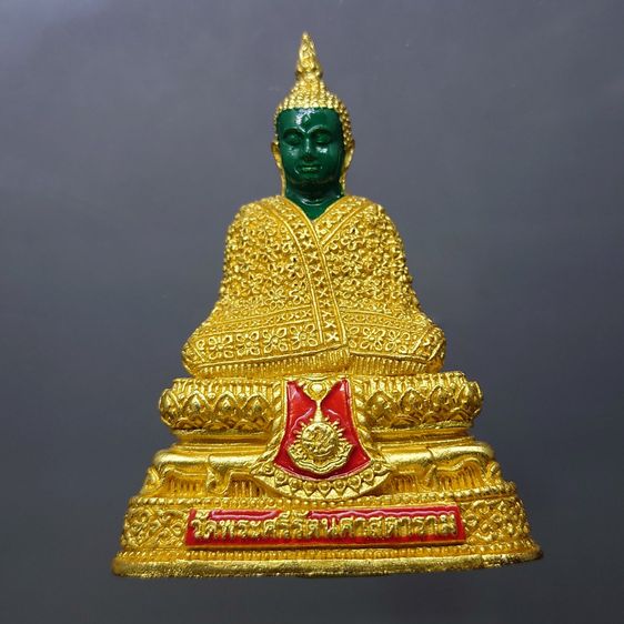 พระแก้วมรกต ทรงฤดูหนาว (ขนาดสูง 6.3 เซน) เนื้อโลหะเคลือบสีเขียว เครื่องทรงชุบทอง สำนักพระราชวัง สร้าง พุทธาภิเษก ณ วัดพระศรีรัตนศาสดาราม พ.ศ